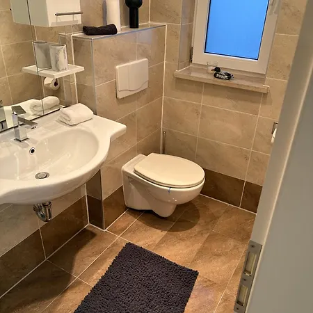 Appartementshaus Vlora 2 App 6 招待所 3*